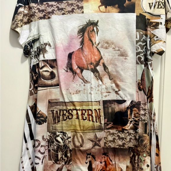 Western Graphic T-Shirt with Horse Print - Picture 4 of 5